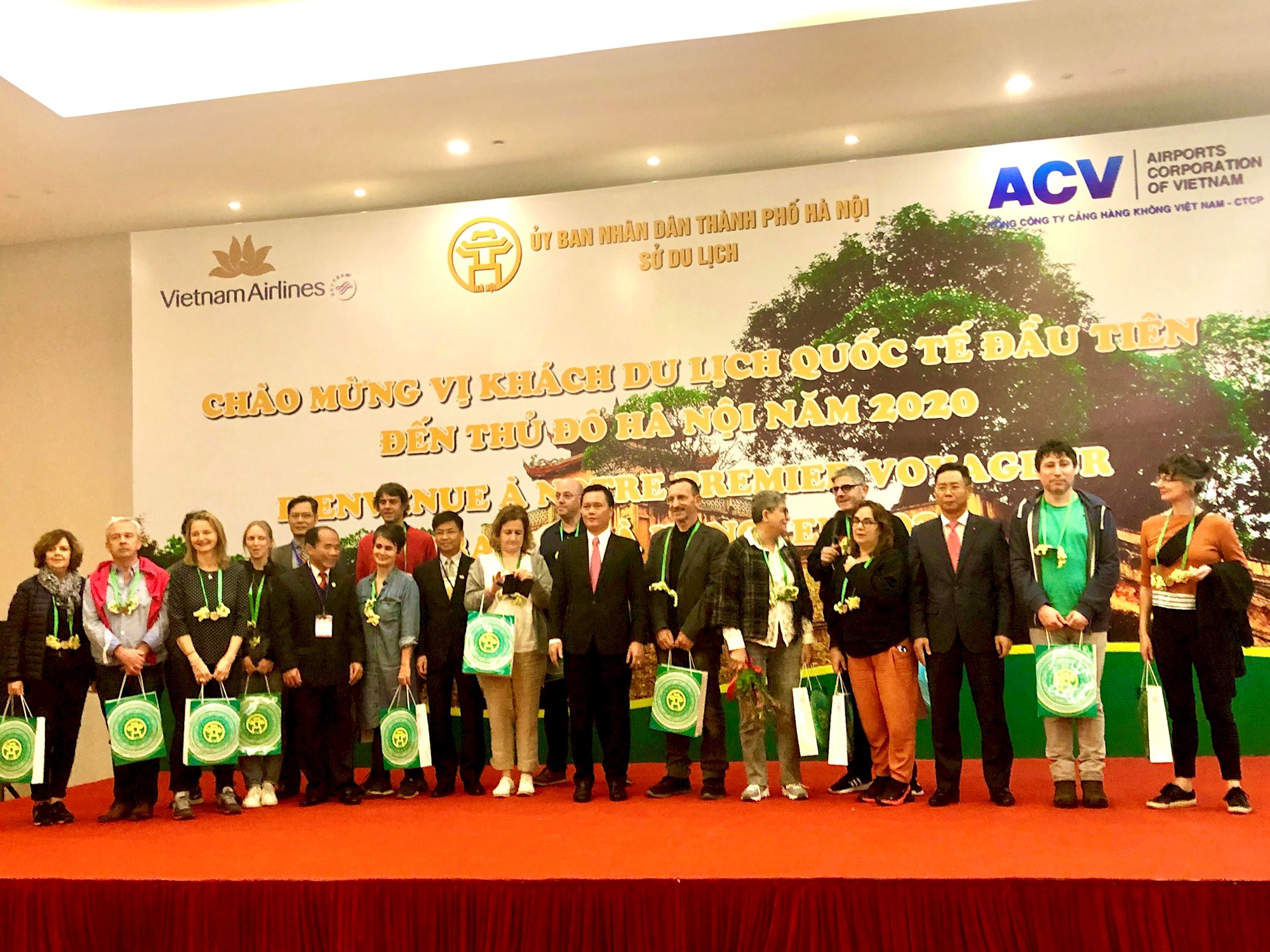 Những vị khách quốc tế đầu tiên đến Việt Nam năm 2020