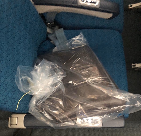 Hình ảnh: Trả lại tài sản cho hành khách bỏ quên trên máy bay số 1