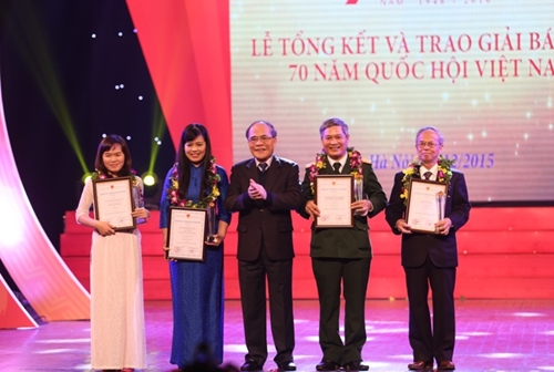 Trao giải cuộc thi báo chí 70 năm Quốc hội Việt Nam