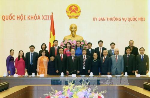 Chủ tịch Quốc hội Nguyễn Sinh Hùng tiếp Đoàn Đại biểu Quốc hội tỉnh Tuyên Quang qua các thời kỳ