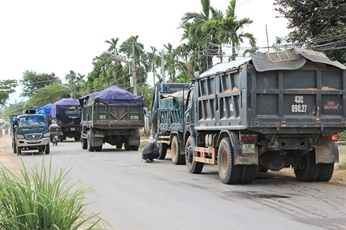 Quảng Nam Tăng cường kiểm tra tải trọng xe ngay tại bến cảng