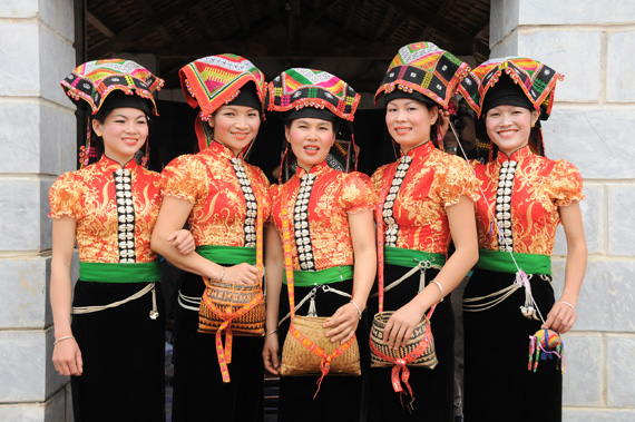 Trang phục truyền thống của các dân tộc ở Bắc Kạn thể hiện rõ sự đa dạng và phóng khoáng trong nghệ thuật trang phục Việt Nam. Hãy khám phá qua những bức ảnh đẹp trên trang web này để cảm nhận sự độc đáo và nét đẹp trong trang phục của các dân tộc.