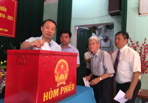 Lạng Sơn Công bố danh sách 58 người trúng cử đại biểu Hội đồng nhân dân tỉnh Lạng Sơn khóa XVI