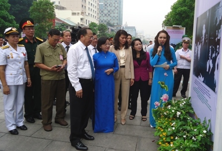 Triển lãm ảnh “Chủ tịch Hồ Chí Minh - Lãnh tụ kính yêu của dân tộc Việt Nam”