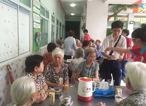 “Hành trình trao yêu thương” của phụ nữ quận 5 TP Hồ Chí Minh