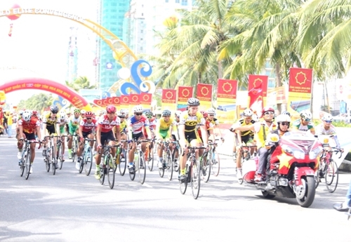 Khai mạc Giải đua xe đạp Quốc tế VTV – Cup Tôn Hoa Sen năm 2016