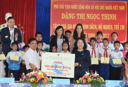 Phó Chủ tịch nước Đặng Thị Ngọc Thịnh thăm, chúc Tết tại tỉnh Kon Tum