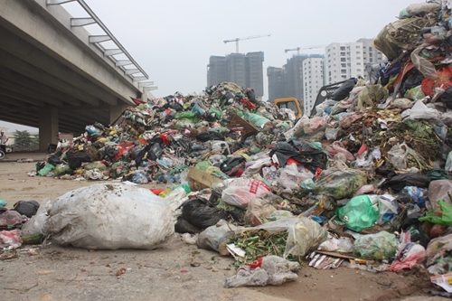 Thông tin về vụ đổ trộm rác thải ở quận Nam Từ Liêm Hà Nội