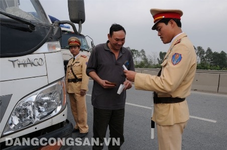 Thủ tướng yêu cầu bảo đảm trật tự an toàn giao thông dịp nghỉ Lễ 30 4 - 1 5
