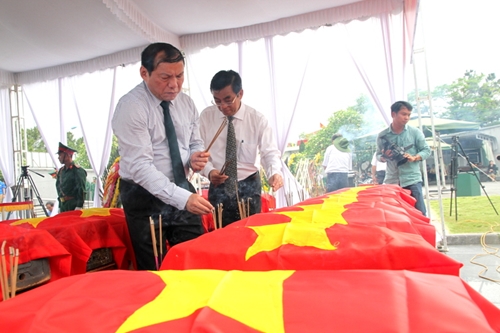 Quảng Trị Truy điệu 21 liệt sĩ hy sinh trên đất bạn Lào