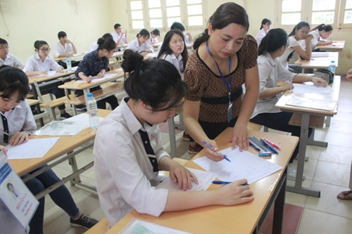 Thí sinh Hà Nội bắt đầu kỳ thi THPT Quốc gia năm 2017