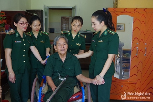 Nghệ An Hội Phụ nữ khối LLVT thăm và tặng quà thương bệnh binh