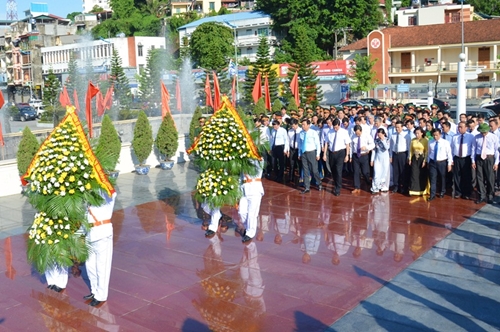 Quảng Ninh Dâng hương tưởng niệm các anh hùng liệt sĩ