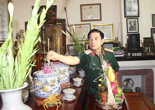Trung tướng Phan Văn Giang dâng hương tưởng niệm cố Đại tướng Võ Nguyên Giáp và cố Đại tướng Lê Trọng Tấn