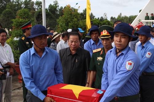 Kiên Giang Truy điệu và an táng 51 hài cốt liệt sĩ hy sinh trong thời kỳ chiến tranh ở Campuchia