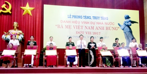 Kiên Giang Phong tặng, truy tặng danh hiệu vinh dự Nhà nước cho 167 Bà mẹ Việt Nam anh hùng