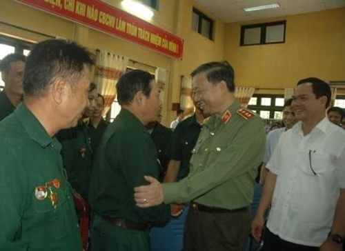 Bộ trưởng Bộ Công an thăm, tặng quà hai Trung tâm điều dưỡng thương binh tại Hà Nam
