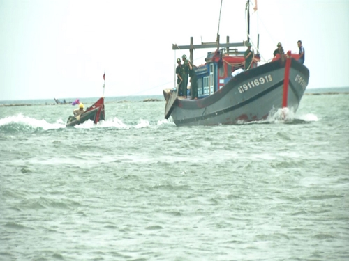 Cứu nạn thành công 2 ngư dân trôi dạt trên biển