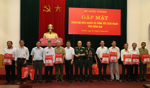 Bộ Quốc phòng gặp mặt Đoàn đại biểu người có công với cách mạng tỉnh Đồng Nai