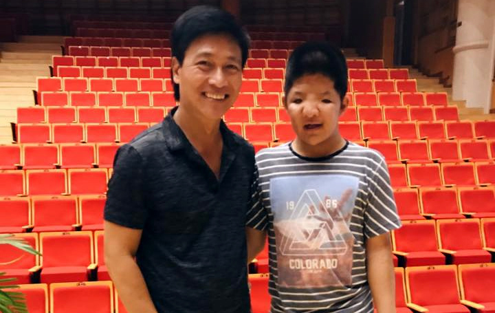 Hai cha con nghệ sĩ Quốc Tuấn và câu chuyện truyền cảm hứng