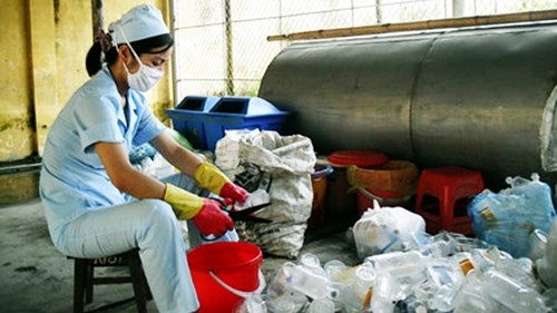 Cần chú trọng xử lý rác thải y tế tại các trạm y tế xã