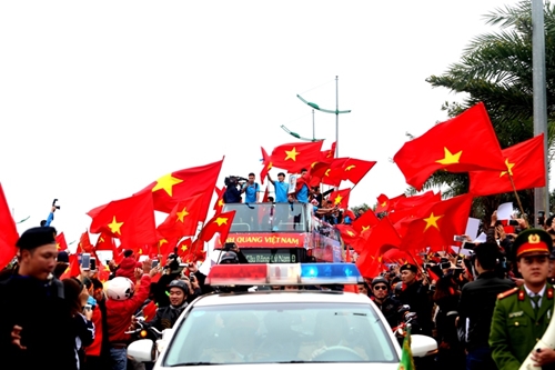 Biển người hâm mộ chào đón đội tuyển U23 Việt Nam