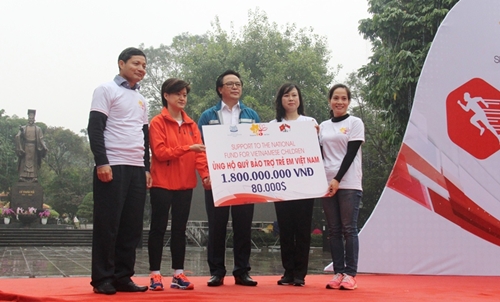 Sôi nổi Giải chạy từ thiện hữu nghị Việt Nam - Singapore