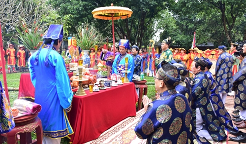 Tái hiện lễ dựng nêu đón Tết trong Hoàng cung Huế