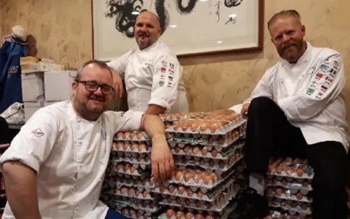Đầu bếp Na Uy nhận được 15 000 quả trứng dù chỉ đặt hàng 1 500 quả