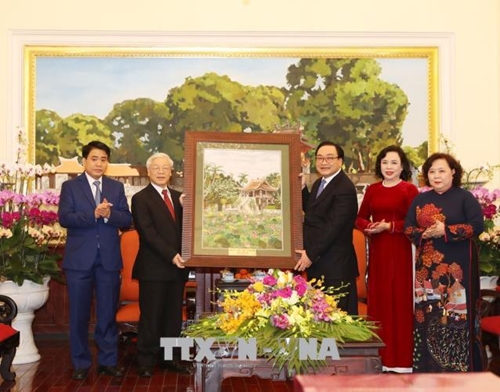 Tổng Bí thư Nguyễn Phú Trọng chung vui cùng người dân Thủ đô Hà Nội chào đón Giao thừa