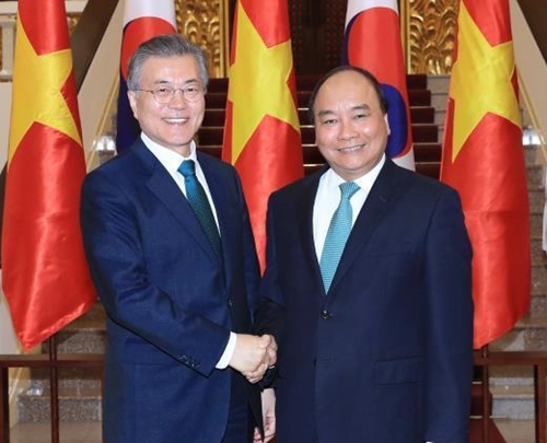 Thủ tướng Nguyễn Xuân Phúc Việt Nam coi trọng việc thúc đẩy quan hệ hợp tác với Hàn Quốc