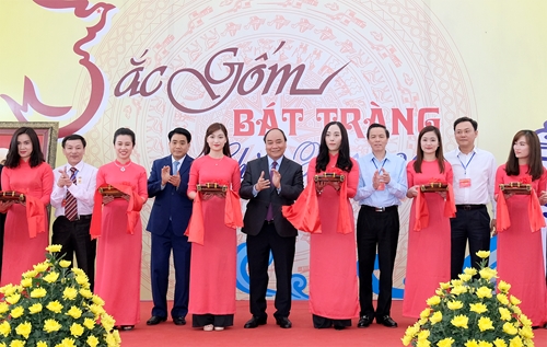 Thủ tướng Nguyễn Xuân Phúc Xây dựng Bát Tràng trở thành làng nghề kiểu mẫu