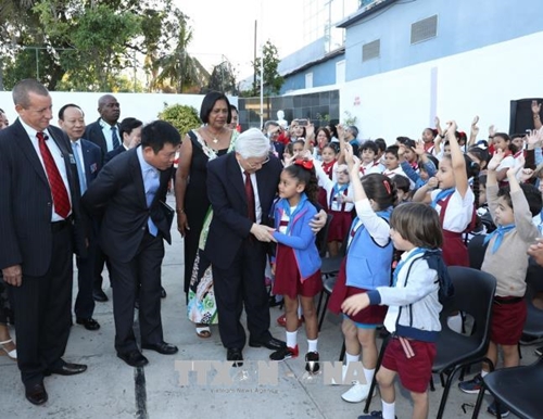 Tổng Bí thư Nguyễn Phú Trọng thăm, tặng quà Trường tiểu học Võ Thị Thắng