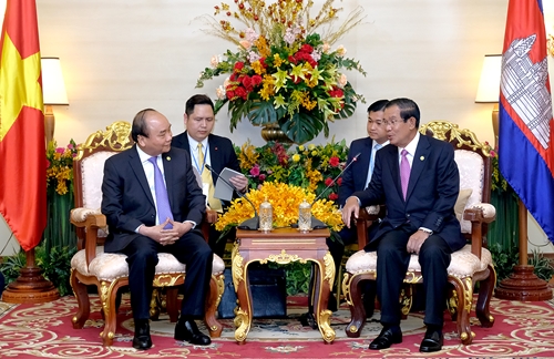 Thủ tướng Nguyễn Xuân Phúc gặp Thủ tướng Campuchia
