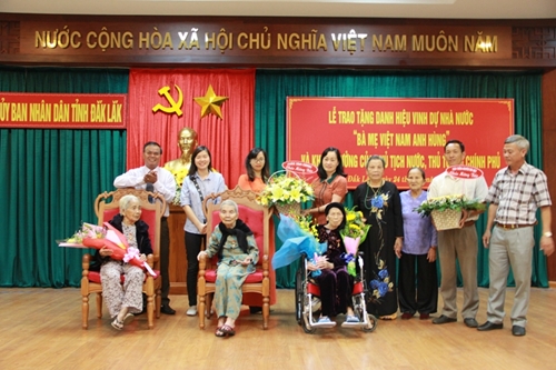 Đắk Lắk Trao tặng và truy tặng danh hiệu Bà mẹ Việt Nam anh hùng