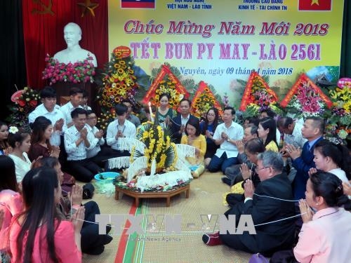 Gặp mặt hữu nghị chúc mừng Tết Bunpimay của Lào