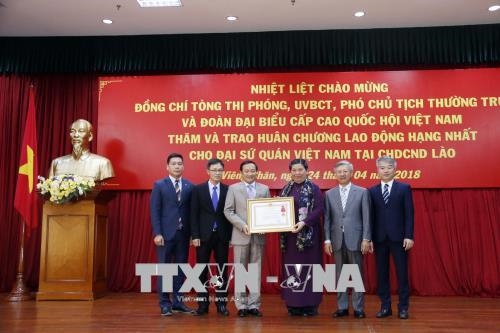 Đại sứ quán Việt Nam tại Lào đón nhận Huân chương Lao động hạng Nhất