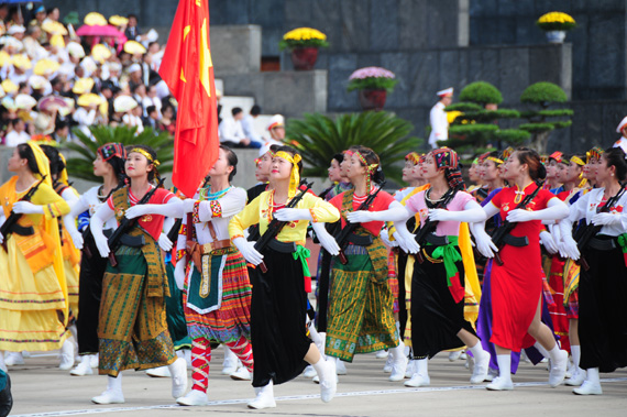 Điểm nhấn của văn hóa các dân tộc chính là trang phục, từ áo dài của dân tộc Việt đến đầm của dân tộc Chăm. Hãy thưởng thức những hình ảnh 54 dân tộc Việt Nam với trang phục độc đáo và đầy màu sắc.