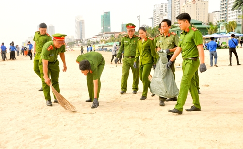 Thanh niên Đà Nẵng tiên phong bảo vệ biển khỏi rác thải nhựa