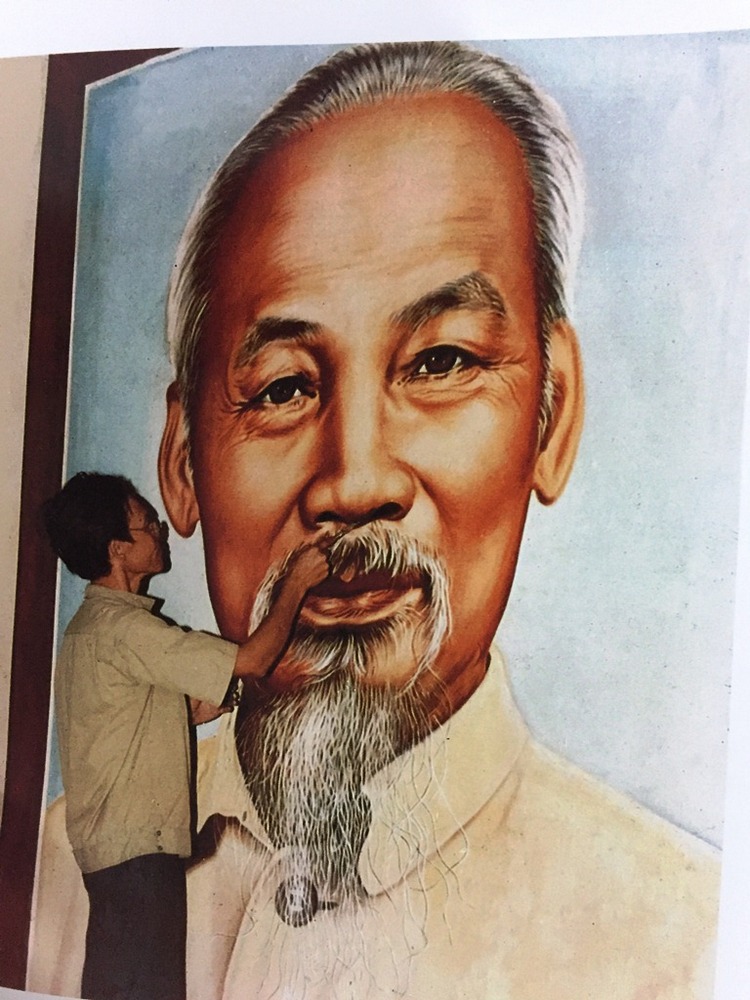 Nếu bạn yêu thích chân dung và đam mê nghệ thuật, hãy đến xem bức tranh vẽ chân dung Bác Hồ. Với sự tài hoa của họa sĩ, bức tranh sẽ mang đến cho bạn một cái nhìn đầy cảm hứng về một người vĩ đại trong lịch sử Việt Nam.