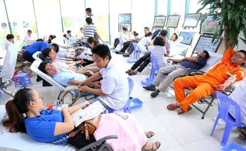 Hơn 350 cán bộ, công nhân viên Tổng Công ty Điện lực miền Trung hiến máu nhân đạo