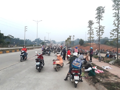 Phú Thọ Sớm xóa bỏ chợ cóc náo loạn đường dẫn vào cao tốc Hà Nội – Lào Cai