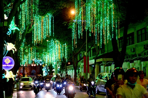 TP Hồ Chí Minh lung linh ánh đèn trước thềm năm mới Kỷ Hợi