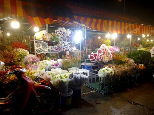 Rực rỡ chợ hoa Quảng Bá