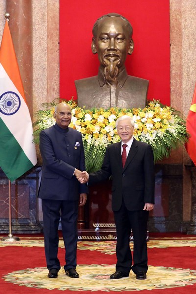Quan hệ Việt Nam-Ấn Độ: Việt Nam và Ấn Độ là hai đất nước có nhiều điểm chung về lịch sử và văn hóa. Quan hệ giữa hai nước ngày càng phát triển tích cực hơn với sự tăng cường của hợp tác kinh tế, an ninh và ngoại giao. Các nước đang cùng tìm kiếm các cách để tăng cường sự cộng tác và phát triển chung. Hình ảnh liên quan đến quan hệ này sẽ giúp bạn hình dung được sức mạnh của mối quan hệ giữa hai đất nước này.