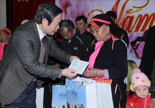 Phó Chủ tịch Quốc hội Phùng Quốc Hiển chúc Tết tại các xã biên giới Lai Châu