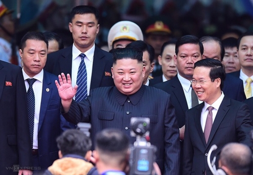 Đồng chí Chủ tịch Triều Tiên Kim Jong-un đến ga Đồng Đăng, bắt đầu chuyến công du Việt Nam
