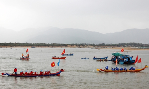 Phú Yên Tưng bừng Lễ hội truyền thống sông nước Đà Nông