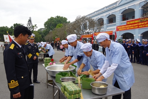 Lữ đoàn 147 Hải Quân Sôi nổi hội thi “Bánh chưng xanh”