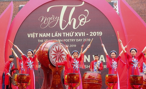 Thơ Việt hòa chung dòng chảy của văn hóa thế giới